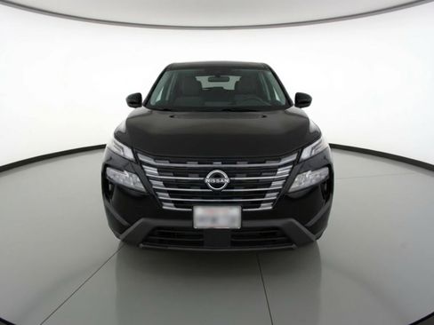 Used 2025 Nissan Rogue SV image 2