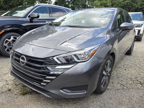 Used 2023 Nissan Versa SV FWD image 4
