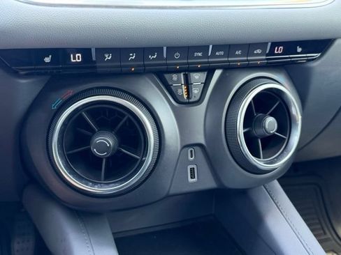 Used 2019 Chevrolet Blazer LT w/ Sound & Technology Package FWD image 23