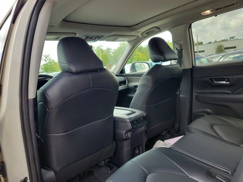 Used 2024 Toyota Grand Highlander XLE FWD image 16