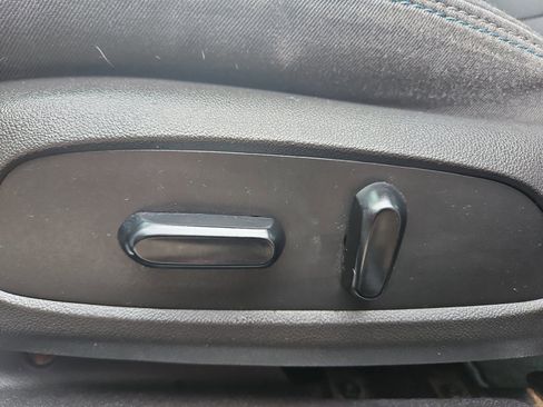 Used 2017 Chevrolet Cruze LT w/ Convenience Package image 8