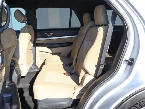 Used 2017 Ford Explorer FWD image 8