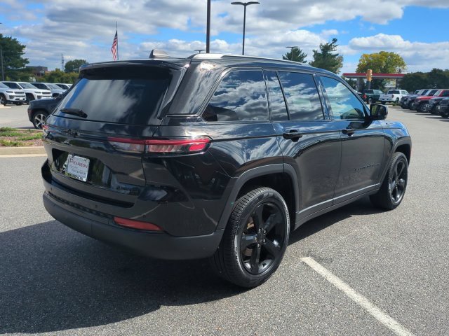 Used 2023 Jeep Grand Cherokee Limited w/ Black Appearance Package AWD/4WD image 4