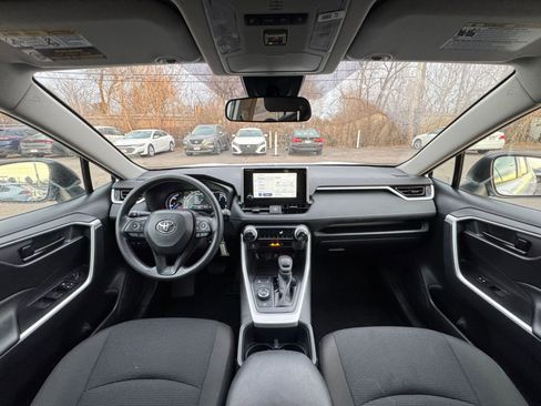 Used 2025 Toyota RAV4 LE image 32