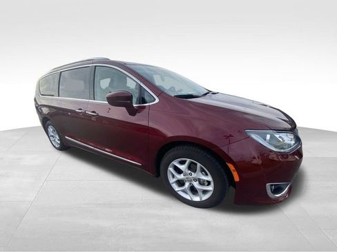 Used 2017 Chrysler Pacifica Touring-L Plus w/ Tire & Wheel Group image 13