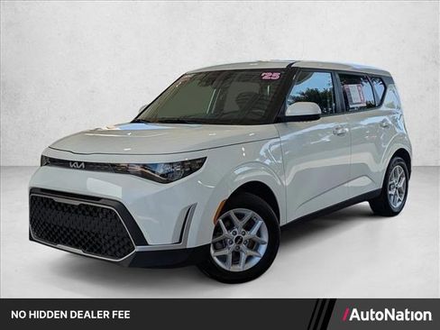Used 2025 Kia Soul LX w/ LX Technology Package FWD image 1
