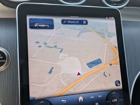 Used 2025 Mercedes-Benz GLC 350e 4MATIC image 8