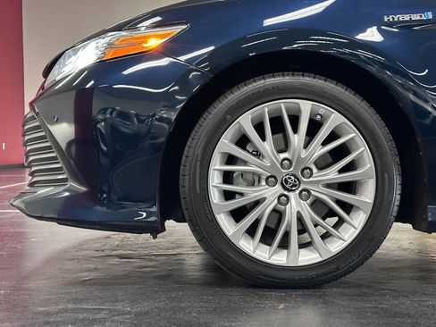 Used 2018 Toyota Camry XLE image 12