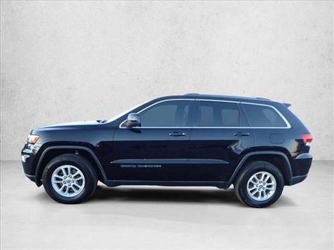 Used 2020 Jeep Grand Cherokee Laredo image 2