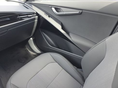 New 2025 Kia Niro EX image 14