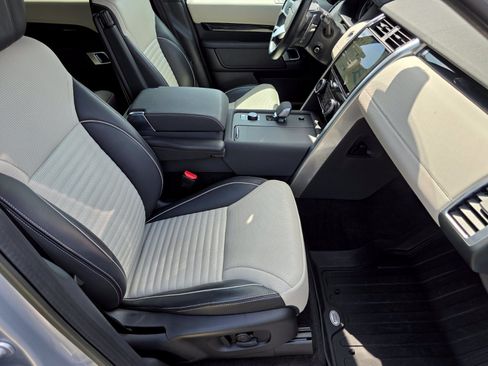 Certified 2023 Land Rover Discovery HSE R-Dynamic AWD/4WD image 3