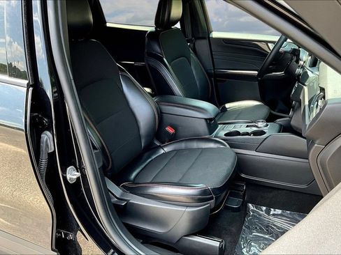 Certified 2025 Ford Escape ST-Line FWD image 30