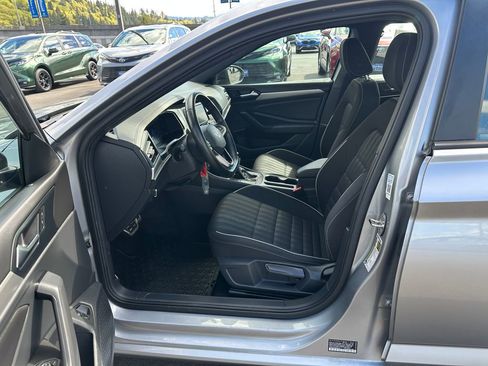 Used 2024 Volkswagen Jetta Sport image 13