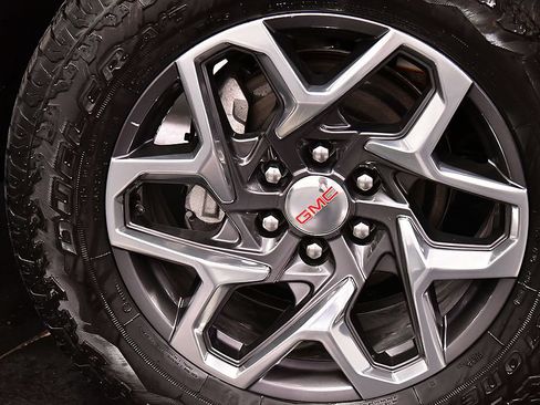 Used 2024 GMC Sierra 1500 SLT w/ SLT Premium Package AWD/4WD image 9