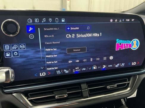 Used 2024 Chevrolet Equinox EV LT FWD image 13