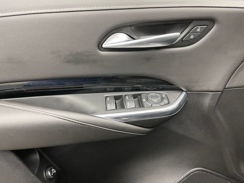 Used 2024 Cadillac XT4 Luxury w/ Cold Weather Package FWD image 18