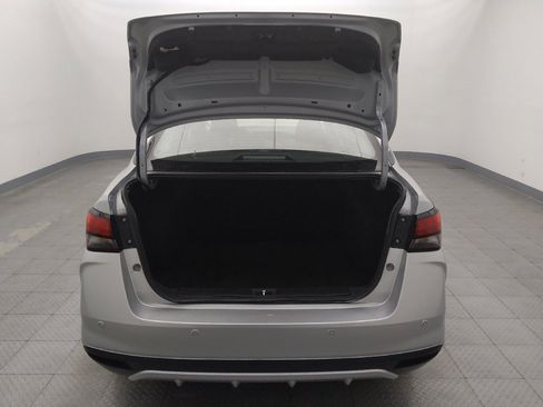 Used 2024 Nissan Versa SR FWD image 29
