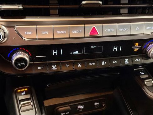 Used 2024 Kia Telluride S image 16