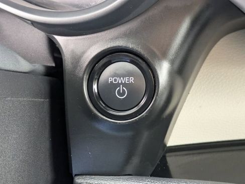 Used 2025 Toyota Sienna Platinum image 17