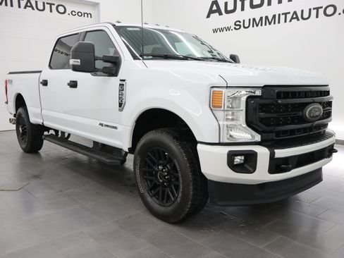 Used 2022 Ford F250 XLT w/ Black Appearance Package AWD/4WD image 2