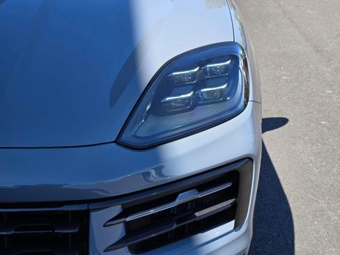 New 2026 Porsche Cayenne Coupe AWD/4WD image 13