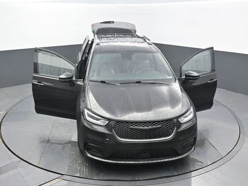 Used 2021 Chrysler Pacifica Touring-L w/ Uconnect Theater Family Group image 64