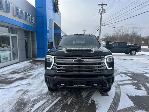 Used 2024 Chevrolet Silverado 2500 High Country w/ Midnight Edition image 9