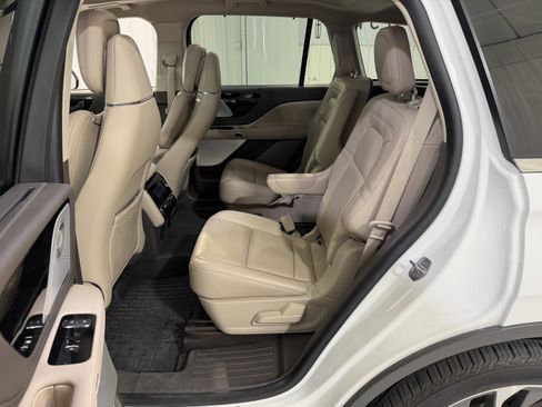 Used 2023 Lincoln Aviator Reserve w/ Equipment Group 201A AWD/4WD image 12