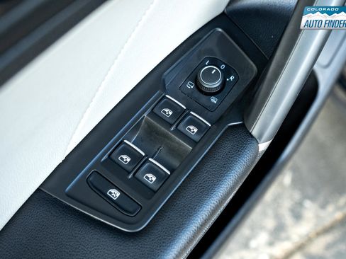 Used 2020 Volkswagen Tiguan SEL Premium R-Line image 10