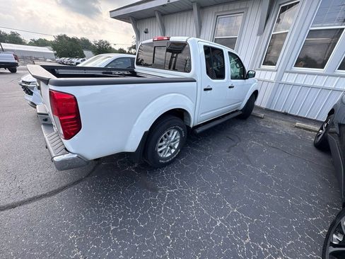 Used 2016 Nissan Frontier SV w/ SV Value Truck Package AWD/4WD image 2