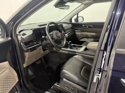 Used 2025 Kia Carnival FWD image 15