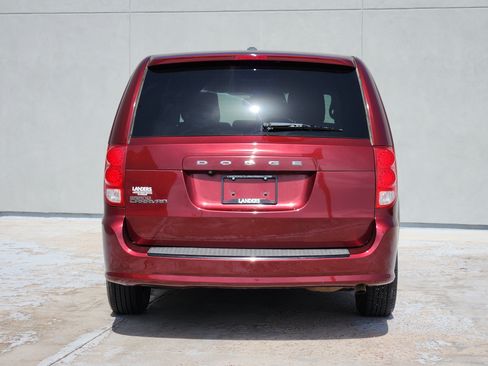 Used 2019 Dodge Grand Caravan SE FWD image 6