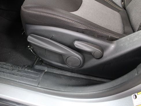 Used 2018 Jeep Cherokee Latitude image 18