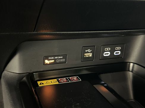 Used 2025 Toyota Camry LE image 33