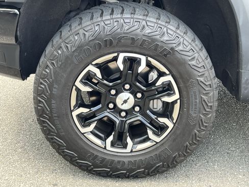 Used 2023 Chevrolet Silverado 1500 ZR2 w/ Technology Package AWD/4WD image 17