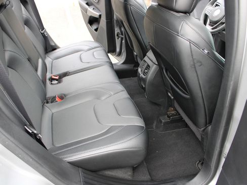 Used 2022 Jeep Cherokee Latitude Lux w/ Sun & Sound Group image 14