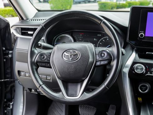 Certified 2024 Toyota Venza LE AWD/4WD image 31