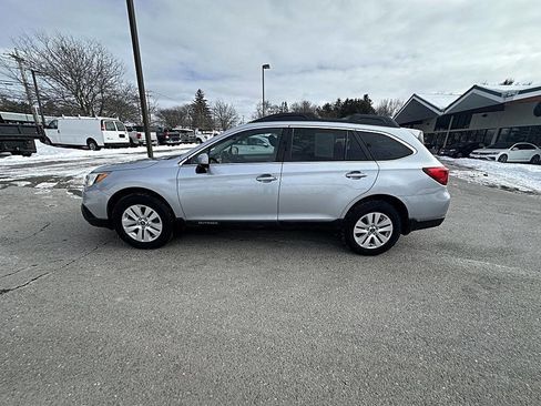 Used 2016 Subaru Outback 2.5i Premium image 2