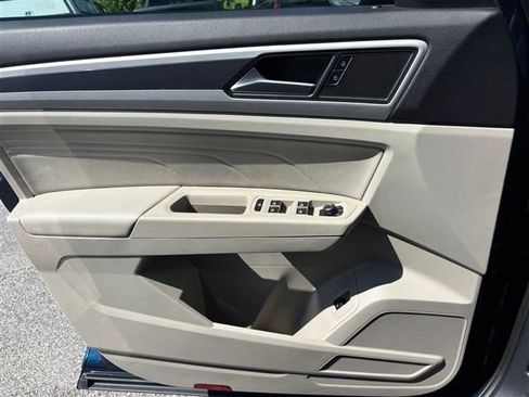 Used 2022 Volkswagen Atlas SEL R-Line AWD/4WD image 16