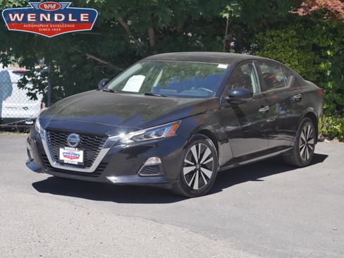 Certified 2022 Nissan Altima 2.5 SV w/ SV Premium Package AWD/4WD image 1