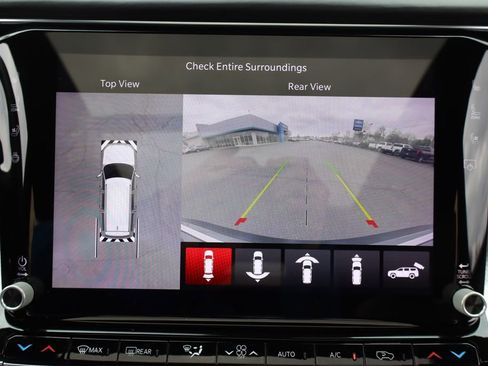 Used 2022 Jeep Grand Wagoneer Series III w/ Rear Seat Video Group 1 AWD/4WD image 12