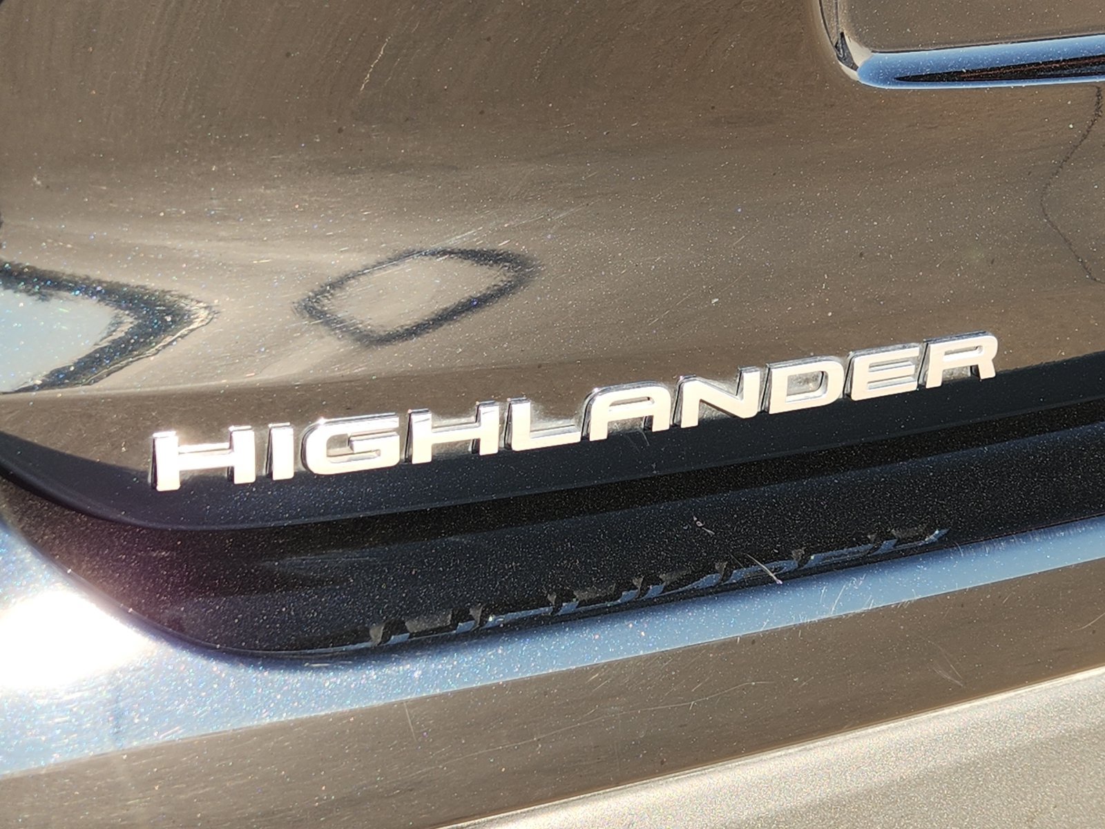 Used 2024 Toyota Highlander LE FWD image 13
