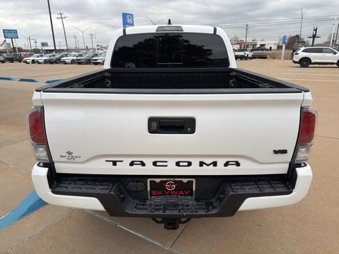 Used 2020 Toyota Tacoma TRD Sport image 21