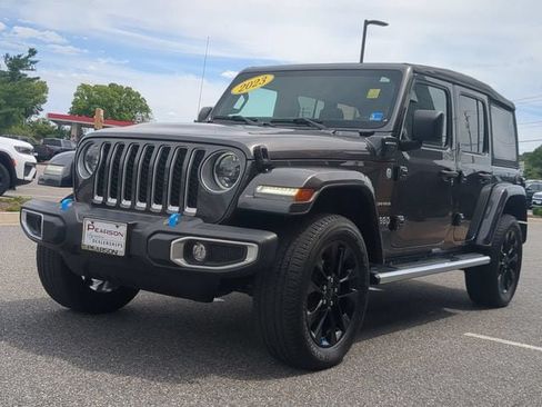 Used 2023 Jeep Wrangler Unlimited Sahara w/ Cold Weather Group AWD/4WD image 7