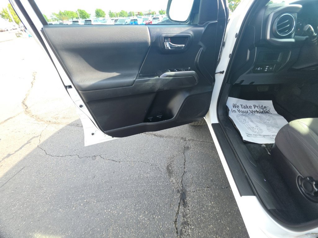 Used 2019 Toyota Tacoma TRD Sport w/ Technology Package AWD/4WD image 14