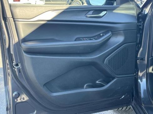 Used 2023 Jeep Grand Cherokee Altitude image 14