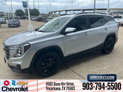 Used 2022 GMC Terrain SLE w/ Driver Convenience Package image 1
