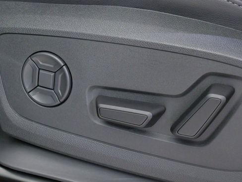 Used 2025 Audi Q6 e-tron Premium image 46