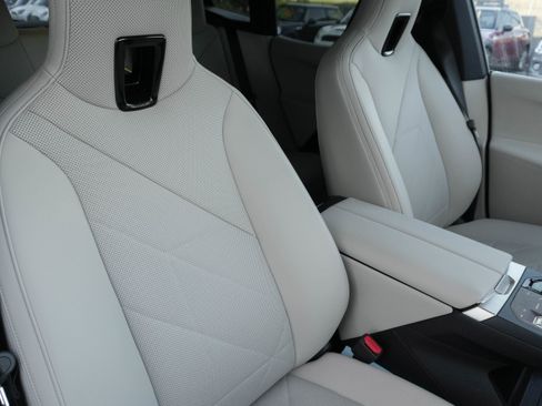 Used 2023 BMW iX xDrive50 w/ Premium Package image 9