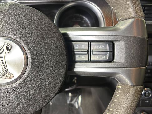 Used 2010 Ford Mustang Shelby GT500 RWD image 28